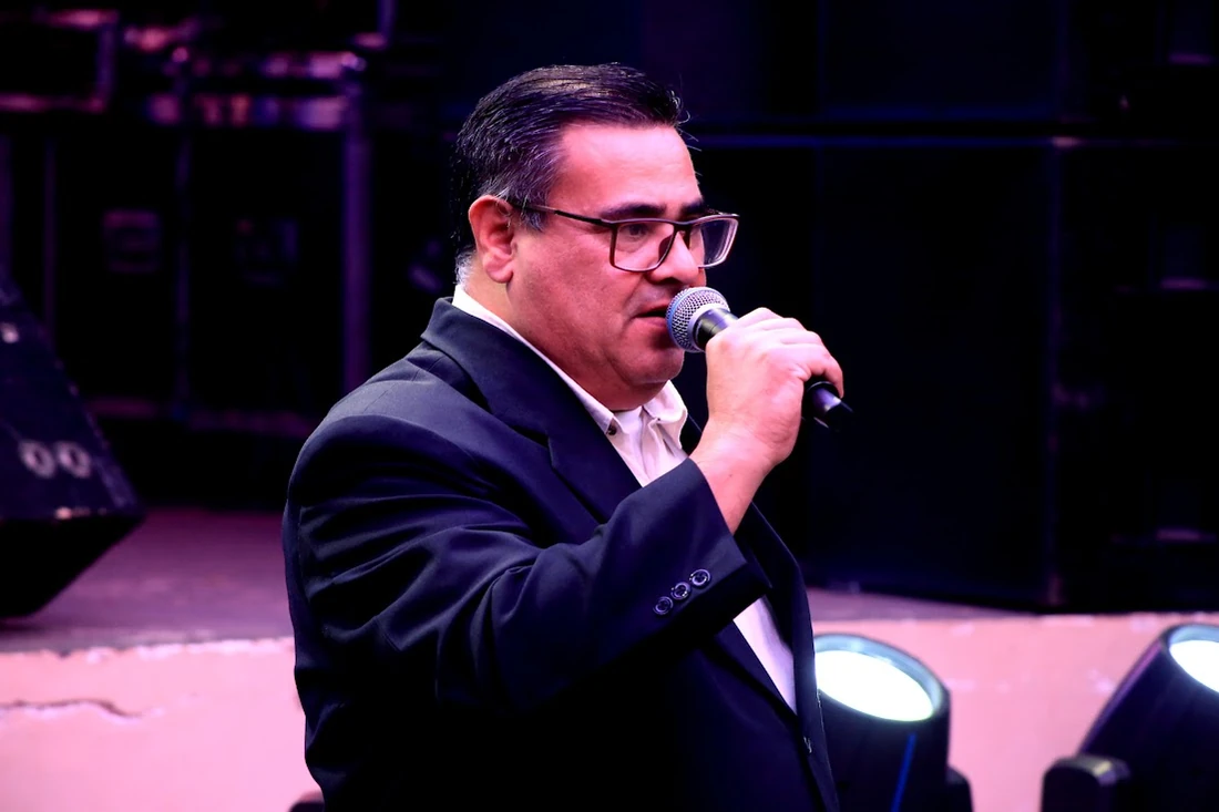 Nelson Silva em atuação formal como cerimonialista