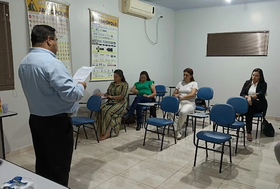Nelson Silva conduzindo atividade de oratória